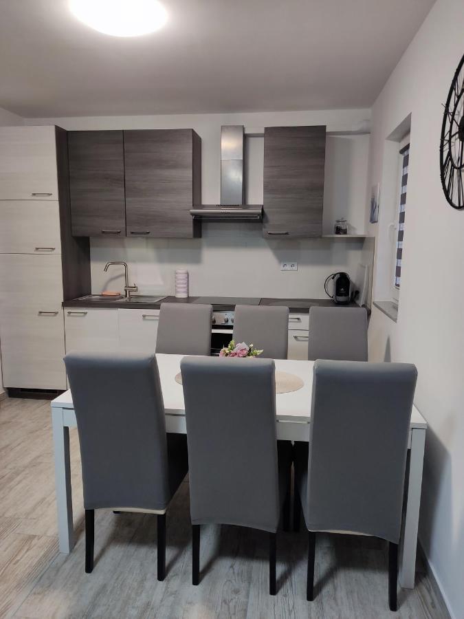 Apartmani Ima 로바니스카 외부 사진